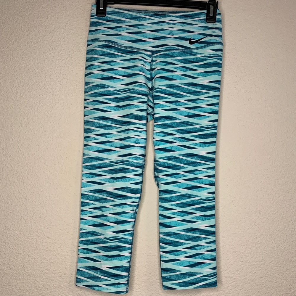 Nike Dri-Fit capri running workout leggings